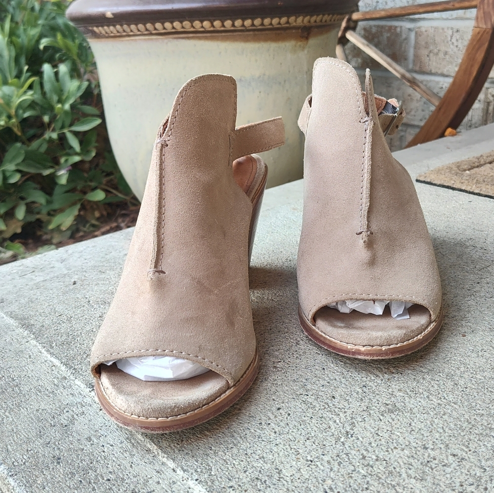 FRYE Courtney Tan Suede Slingback Booties